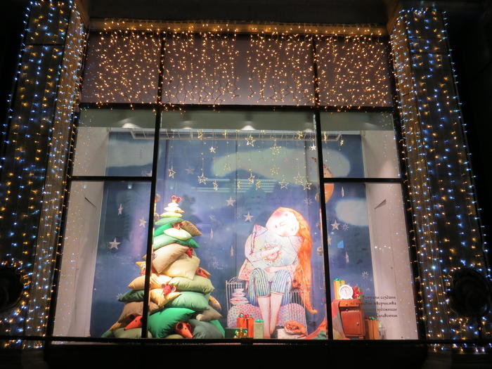 ベラルーシのお正月は、ヨーロッパで最も美しいクリスマスツリーとサンタで新年を迎える！？