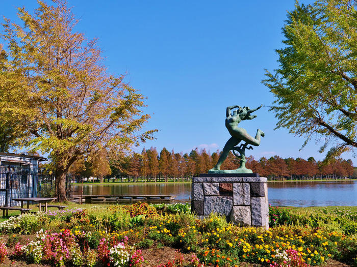 劇的な紅色に染まる葉と花、空。 晩秋・初冬は葛飾区水元公園に行こう！