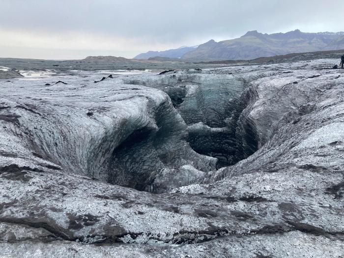 アイスランドの氷河の洞窟「アイスケーブ」を紹介します