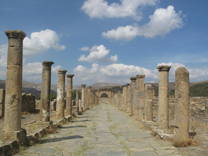 【アルジェリアその③】「美しい」と名付けられた古代ローマ遺跡と、皇帝の名前の都市