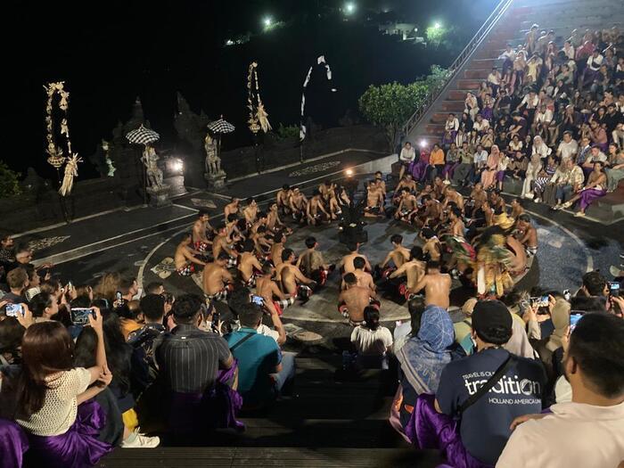 【インドネシア】現地レポート、バリの伝統舞踊ケチャダンスとは！？