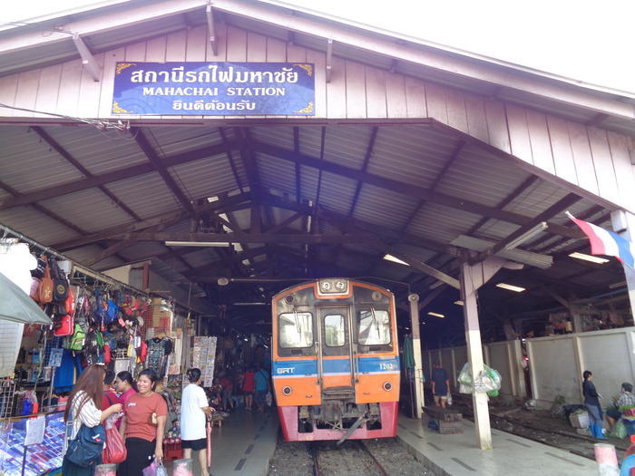 シーフードの町タイ・マハーチャイ日帰り旅行