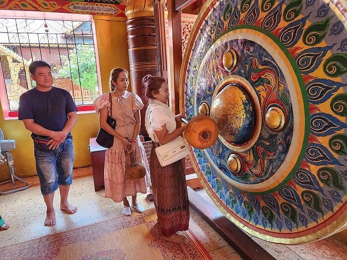 【ラオス】首都ビエンチャンで最も人気のあるお寺・自らの命を捧げた伝説の女性の物語