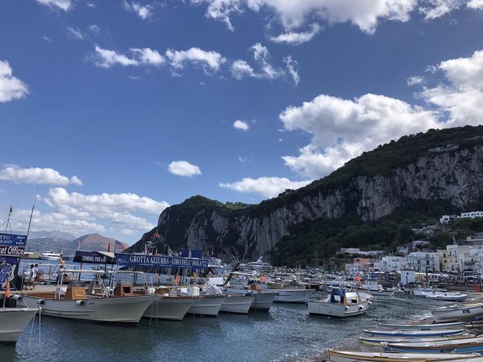 イタリア・ナポリから高速船に乗って「夢の島」カプリ島へ