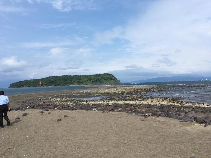 海に道が出現するちりりんロード！歩いて渡れる島in鹿児島