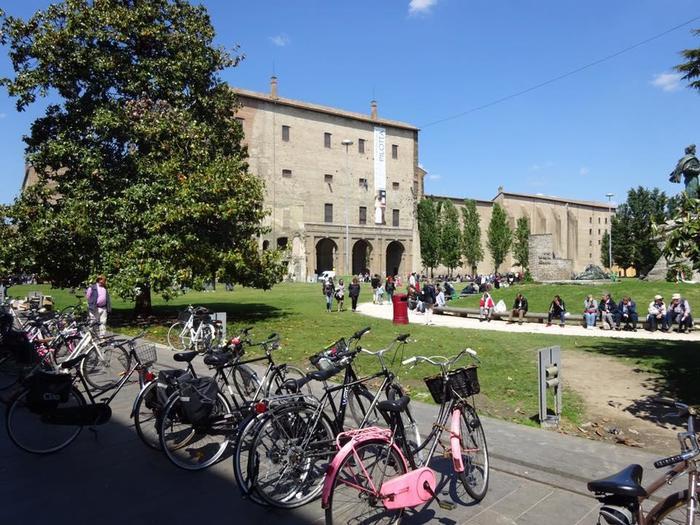 【イタリア】ハムの町・パルマをレンタサイクルで半日観光してみた!
