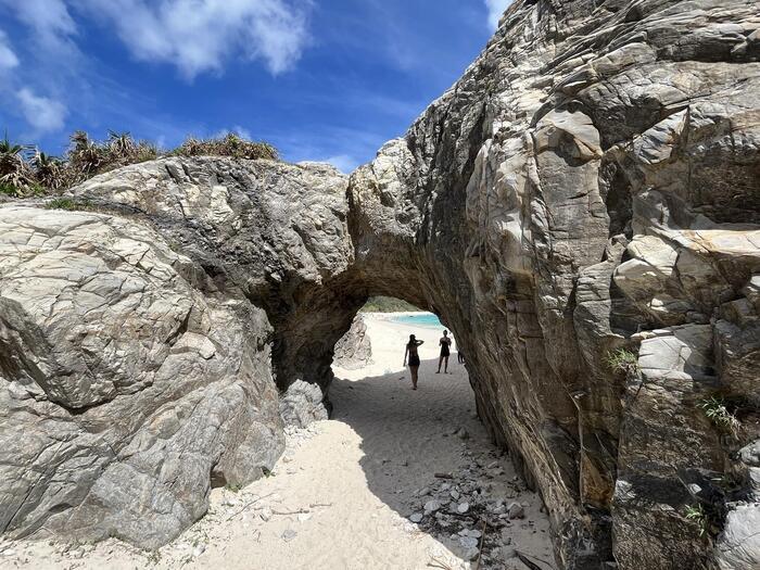 【沖縄】ケラマブルーで有名な渡嘉敷島の見どころと名店を紹介