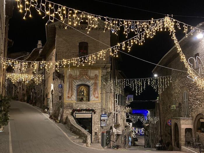 【イタリア・アッシジ】クリスマスイルミネーションがおすすめな街