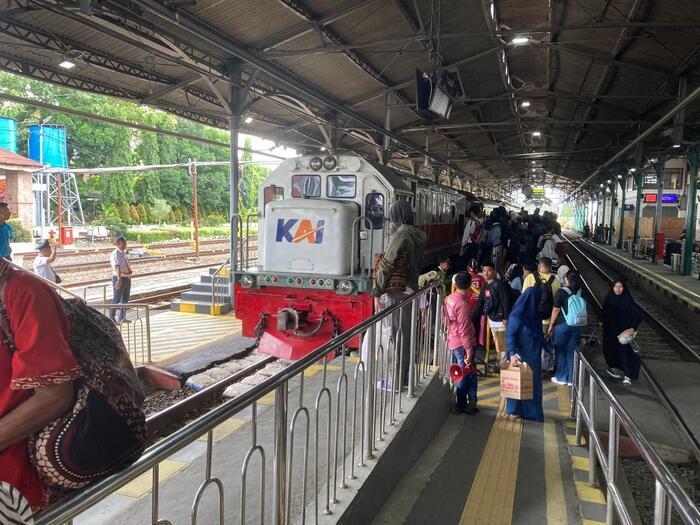 【インドネシア】電車の旅が楽しめる！？割安で移動できる方法を伝授します！