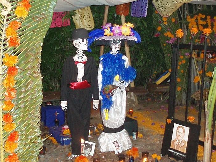 踊って歌って楽しく過ごすメキシコの「死者の日」が素敵すぎる!
