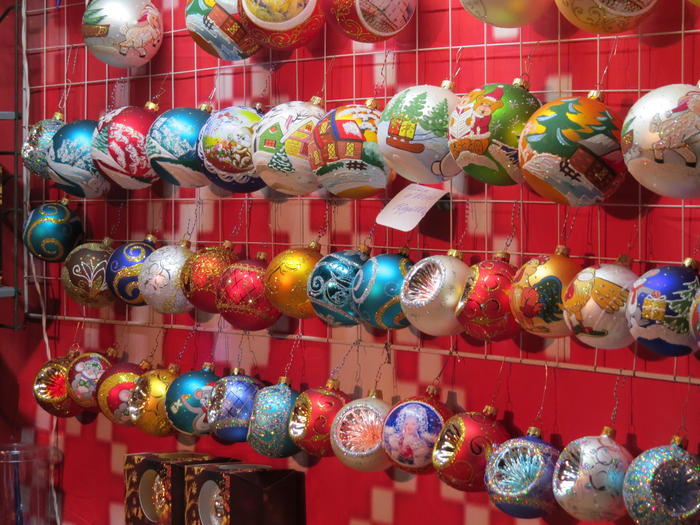 ベラルーシのお正月は、ヨーロッパで最も美しいクリスマスツリーとサンタで新年を迎える！？