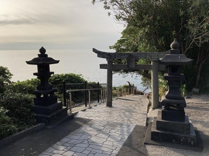 【大分・粟嶋社・真玉海岸・恋叶ロード】鳥居の先に海が見える恋人たちの聖地