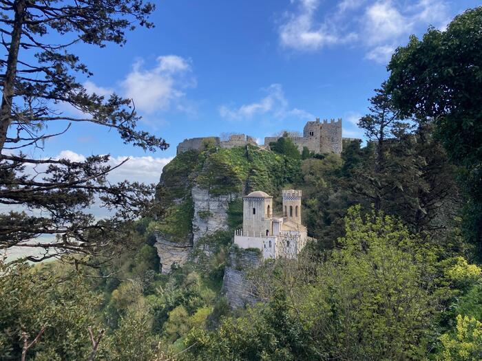 「イタリアの最も美しい村」チェファルーとエリチェ