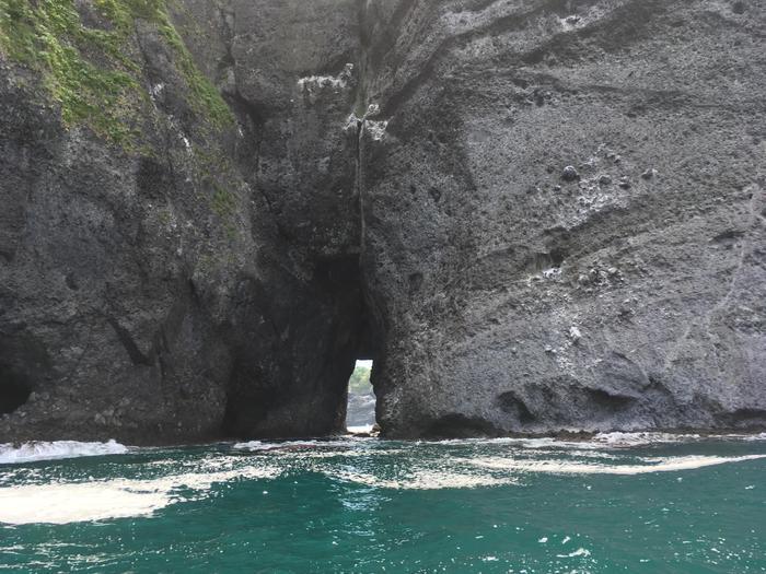 日本にも青の洞窟があるのをご存じでしたか？北海道にあります！