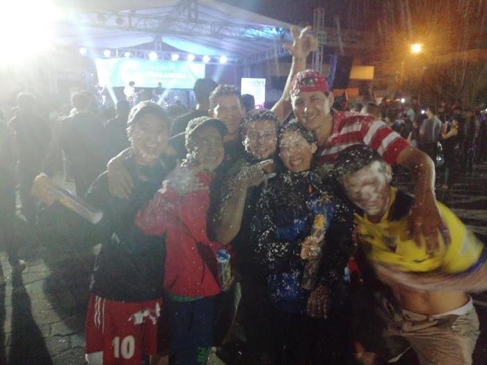 エクアドル流「年越し」と「カーニバル」水かけ祭の過ごし方