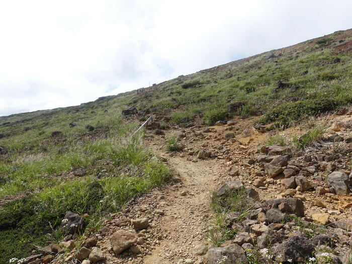 【日本百名山】7座目は御釜を眺めながら楽々登山・蔵王山（山形県）