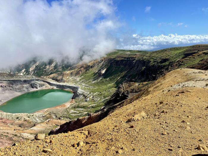 【日本百名山】7座目は御釜を眺めながら楽々登山・蔵王山（山形県）