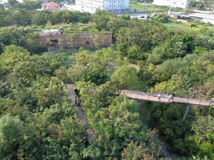 都会の中の小さな森、バンコク「METRO FOREST」
