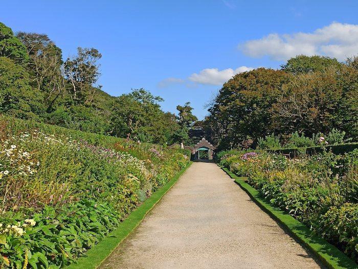 【アイルランド旅行】コネマラ山地(3)カイルモア修道院とお城を紹介！秘密の花園のようなビクトリア朝のガーデンも必見！