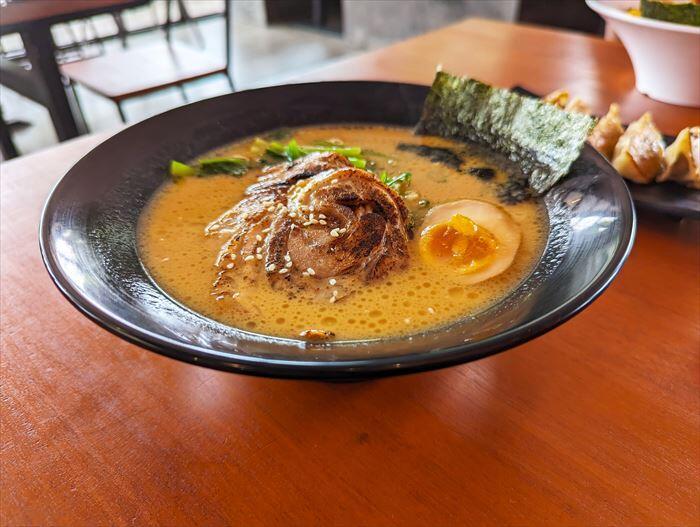 バリ島で味わう本格ラーメン！レッドドラゴンラーメン ジンバラン店