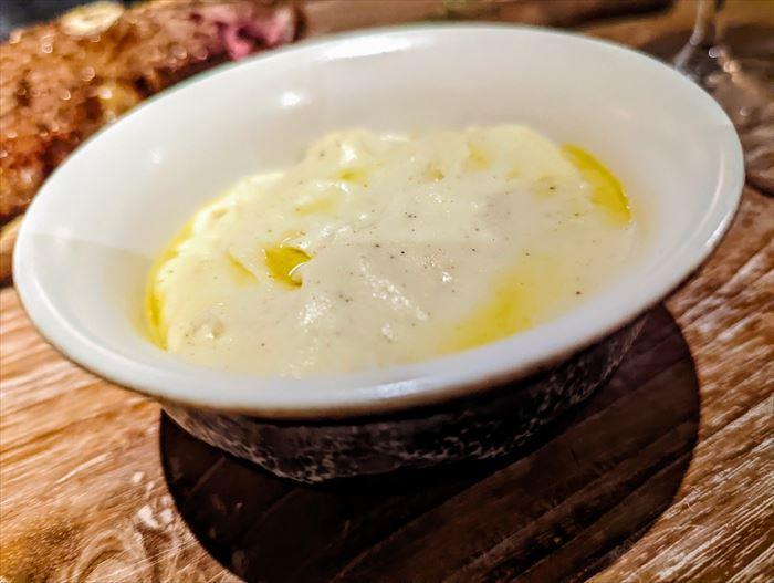 バリ島ジンバランのハイスペックレストラン「グルメガレージ」2. お食事編