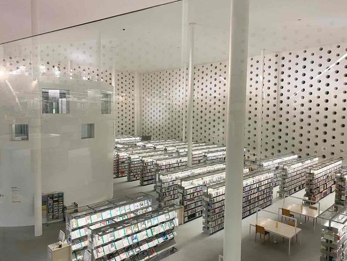 「金沢海みらい図書館」（石川県）～観光できる図書館シリーズ1～