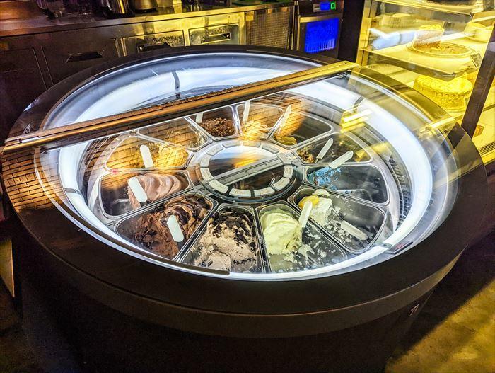 バリ島ジンバランのハイスペックレストラン「グルメガレージ」1. お店紹介編