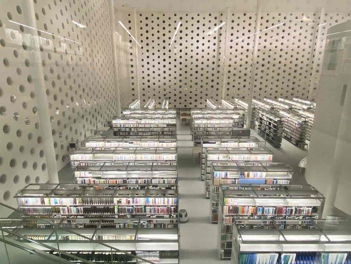 「金沢海みらい図書館」（石川県）～観光できる図書館シリーズ1～