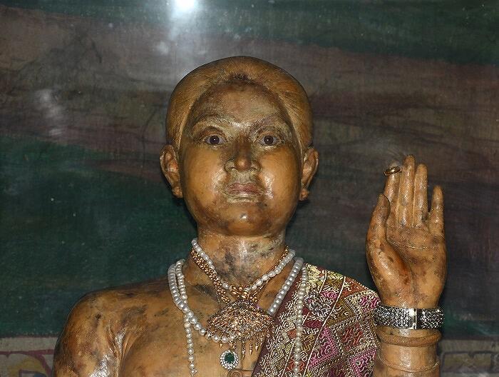 【ラオス】首都ビエンチャンで最も人気のあるお寺・自らの命を捧げた伝説の女性の物語