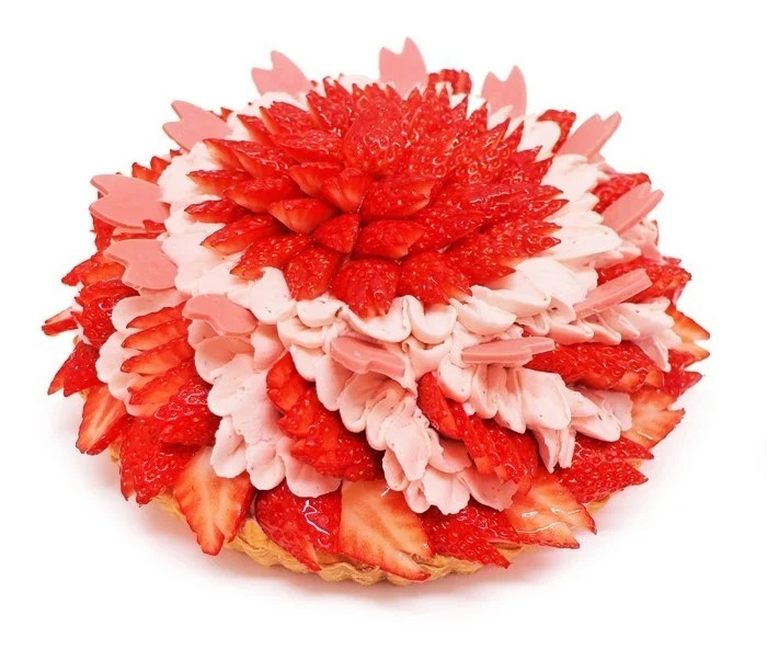 奈良県平群町産いちご「古都華」で美しい日本の桜を表現!カフェコムサの「桜のケーキ」