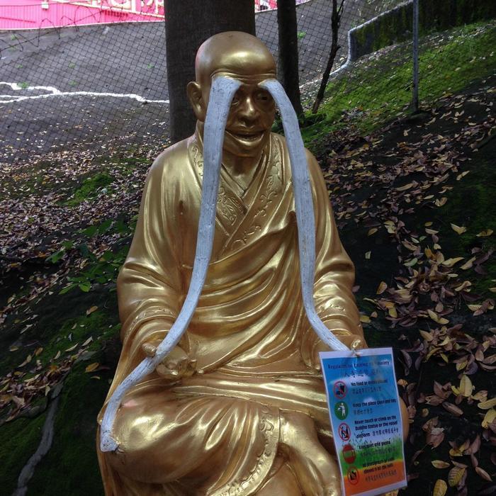 黄金色に輝くヘンテコ仏像を拝みに行こう！香港の山の上に建つ珍寺・萬佛寺