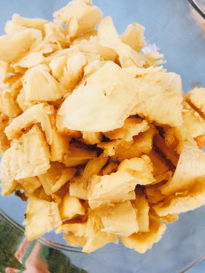 タヒチの台所に欠かせない2つの食材「ココナッツとウル」