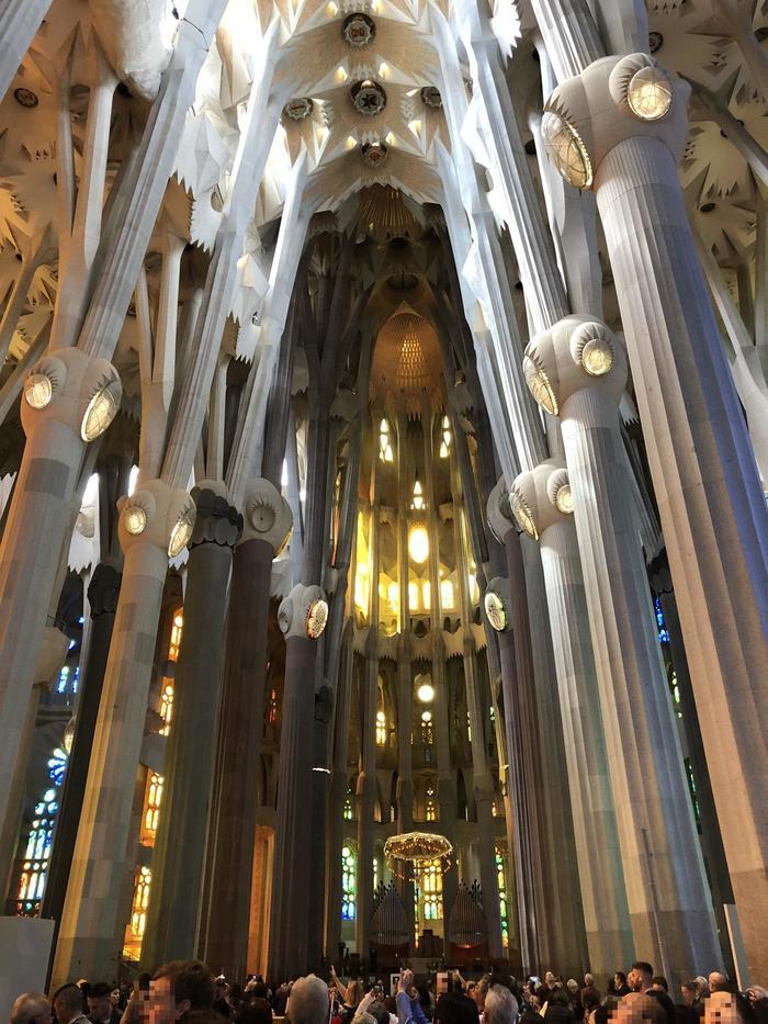 バルセロナを代表する天才建築家ガウディの作品3つをご紹介！