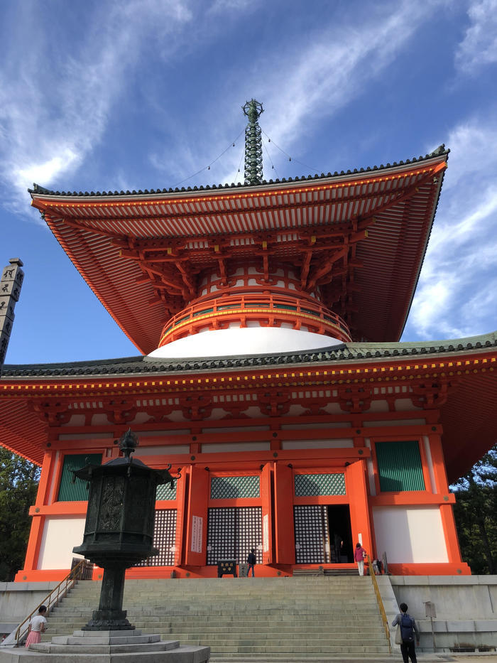 初めて訪れるなら日帰りバスツアーがおすすめ！秋の「高野山」