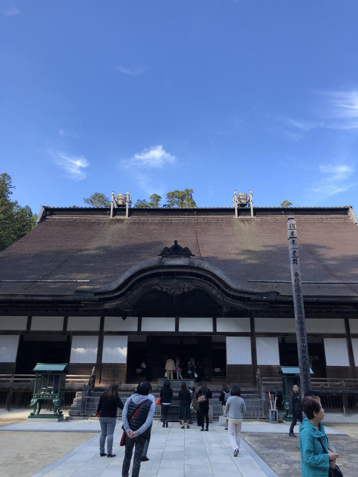 初めて訪れるなら日帰りバスツアーがおすすめ！秋の「高野山」