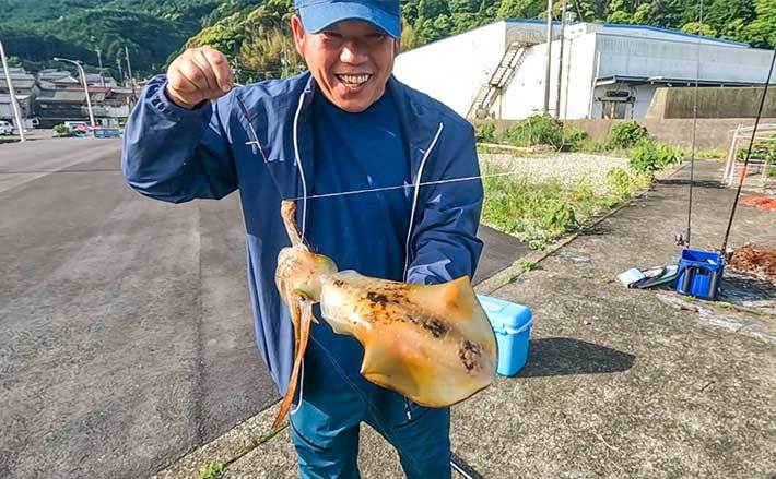 『ヤエン釣り』で2kg超えアオリイカ手中　唯一無二の釣趣を堪能