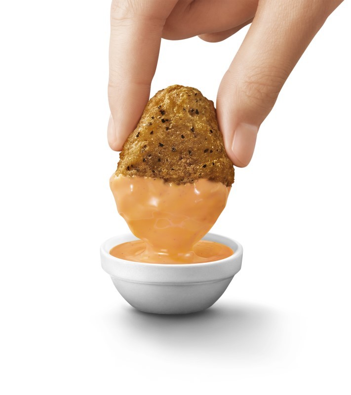 マクドナルドから期間限定の「チキンマックナゲット」登場　おいしさ引き立てる2種類の新ソースを用意