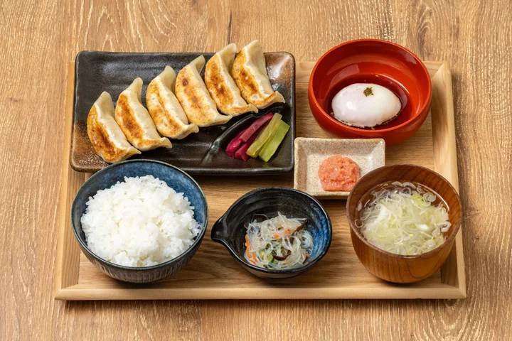 肉汁餃子のダンダダン『究極の餃子定食』販売開始！