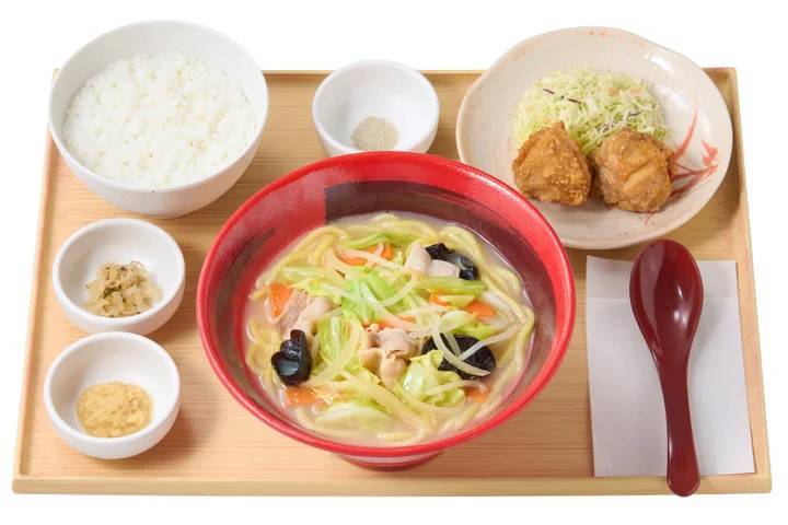 「やよい軒」 の麺シリーズに新商品が登場 白湯スープにもちもち食感の麺が絡まり 1/2 日分の野菜が摂れる 関東のソウルフード 『野菜タンメンとから揚げの定食』 ３月 19 日（火）より新発売