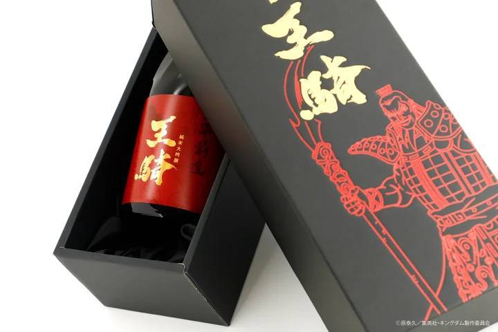 アニメ『キングダム』とコラボした日本酒「純米大吟醸 - 王騎 -」が登場