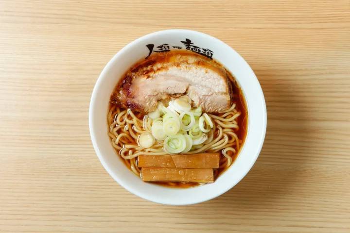 大阪行列No.1ラーメン店「人類みな麺類(大阪・南方)」を運営するUNCHI株式会社の新店舗「ラーメン大戦争 岡山青江店」が1月15日(月)11時にグランドオープン！