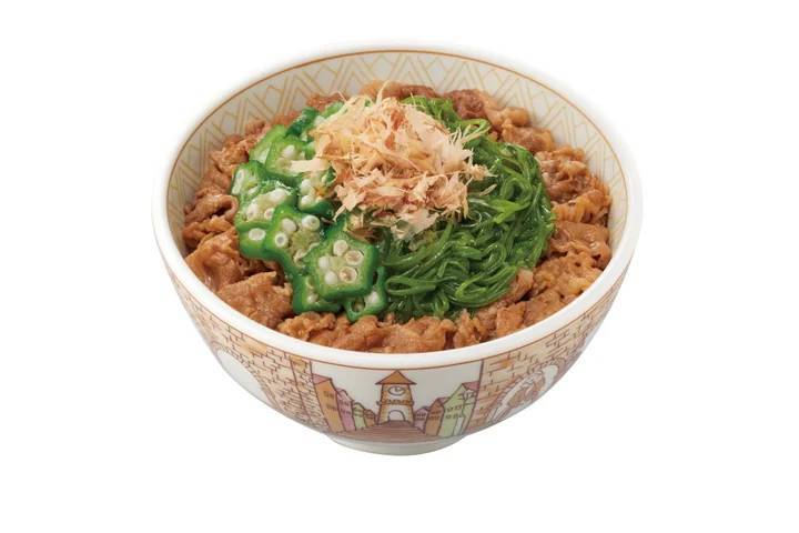 【すき家】ねばっとろっな食感がたまらない！さっぱりとした味わいが初夏にぴったりな「めかぶオクラ牛丼」発売！