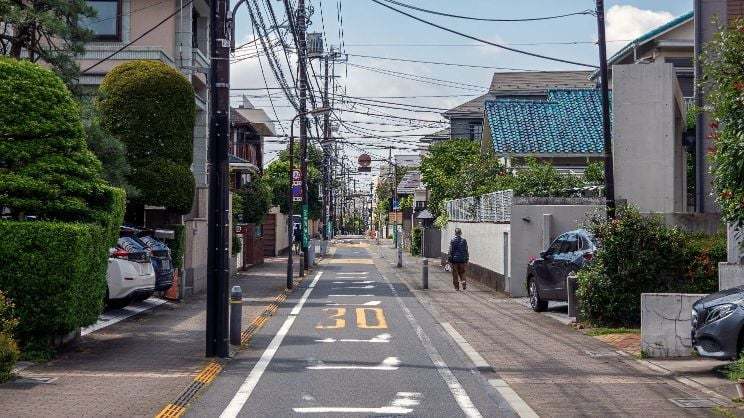 一方通行標識はどんなマーク？逆走した場合・自転車にも適用される？