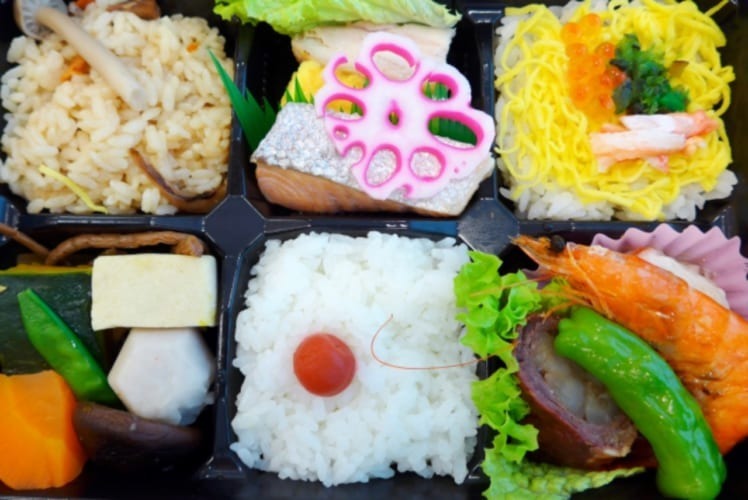 お弁当の定番「幕の内弁当」とはどんなお弁当?その名前の由来は?「松花堂弁当」との違いは?