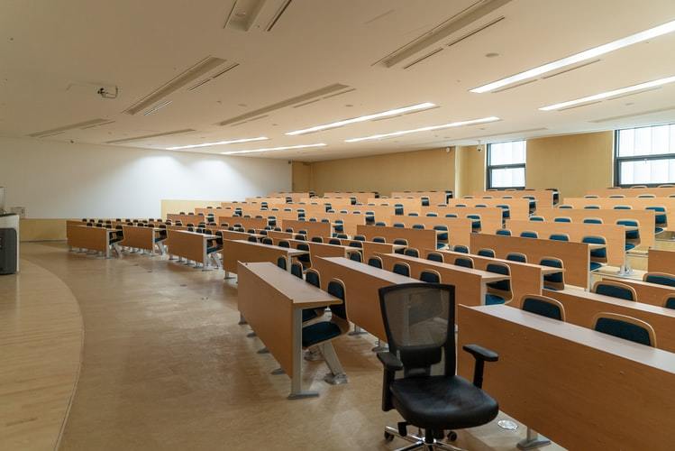 【准教授】とは?の仕事内容から年収まで詳しく解説!