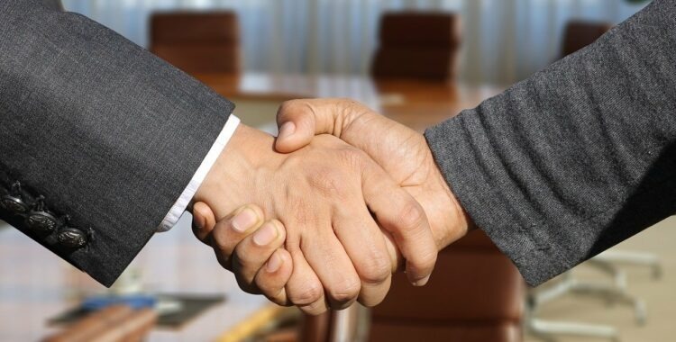 「上長」と「上司」の違いはなに?「上席」や「上役」もまた違う言葉?