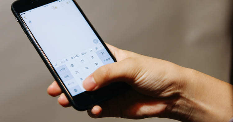 「すみません」と「すいません」正しいのはどっち?言葉の由来や用い方は?