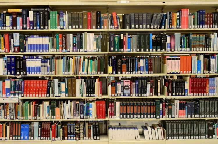 「垂涎」とはどんな意味のことば?その読み方は?「眉唾」との違いは?