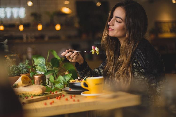 青汁を飲むタイミングはいつがベスト？効果を最大限引き出せる飲み方を解説！