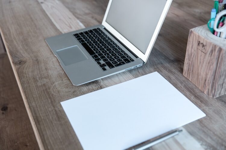 ビジネス用語「貸与」とはどんな意味？その読み方は？供与や支給、譲渡との違いは？